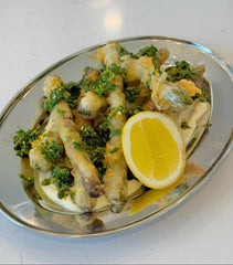 Asperges tempura, gremolata & mayonnaise à la truffe des Appalaches